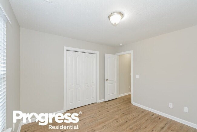 Building Photo - 3338 Meadowhill Dr