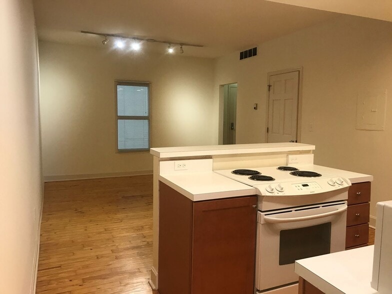 Interior Photo - 692 N High St