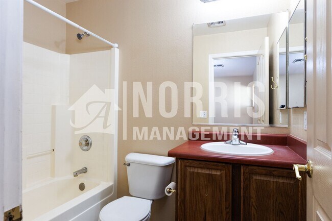 Building Photo - Great Home in a Great Location