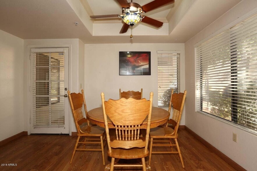 Building Photo - 750 E Northern Ave