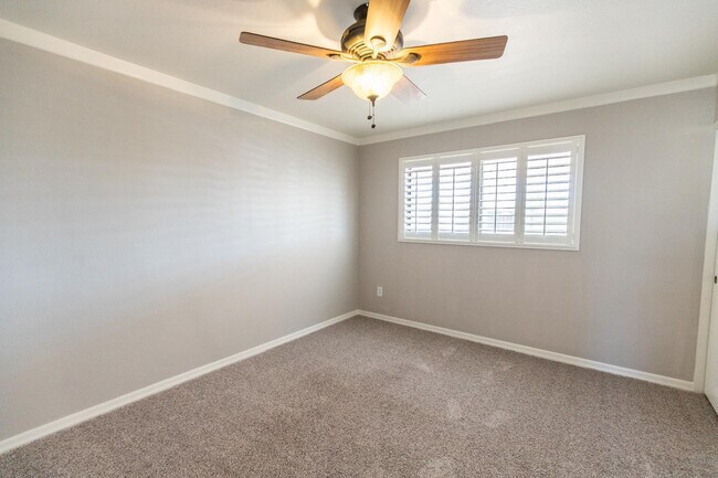 Building Photo - 8050 E Clarendon Ave