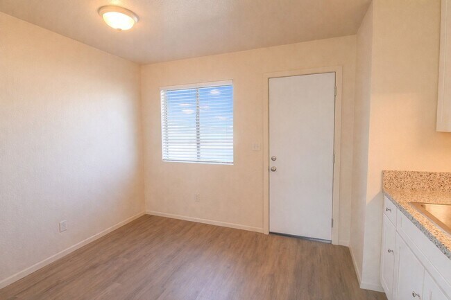Building Photo - Recently Renovated, Single-Level 2-Bedroom Apartment with Small Fenced Yard.