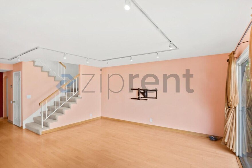 Building Photo - Unit