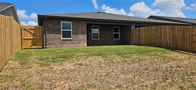 Building Photo - 519 NW 68th Ave