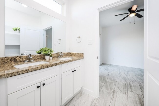 Building Photo - 3911 Casa Blanca Lake Rd