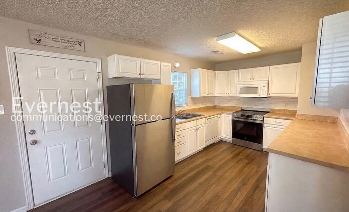 Building Photo - 3002 Sonya Dr NW