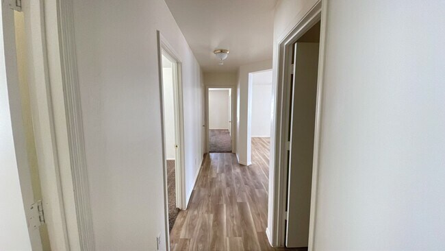 Building Photo - Charming 3 bedroom in Tolleson, new paint and flooring!!