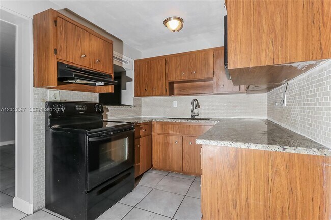 Building Photo - 11823 Dahlia Dr