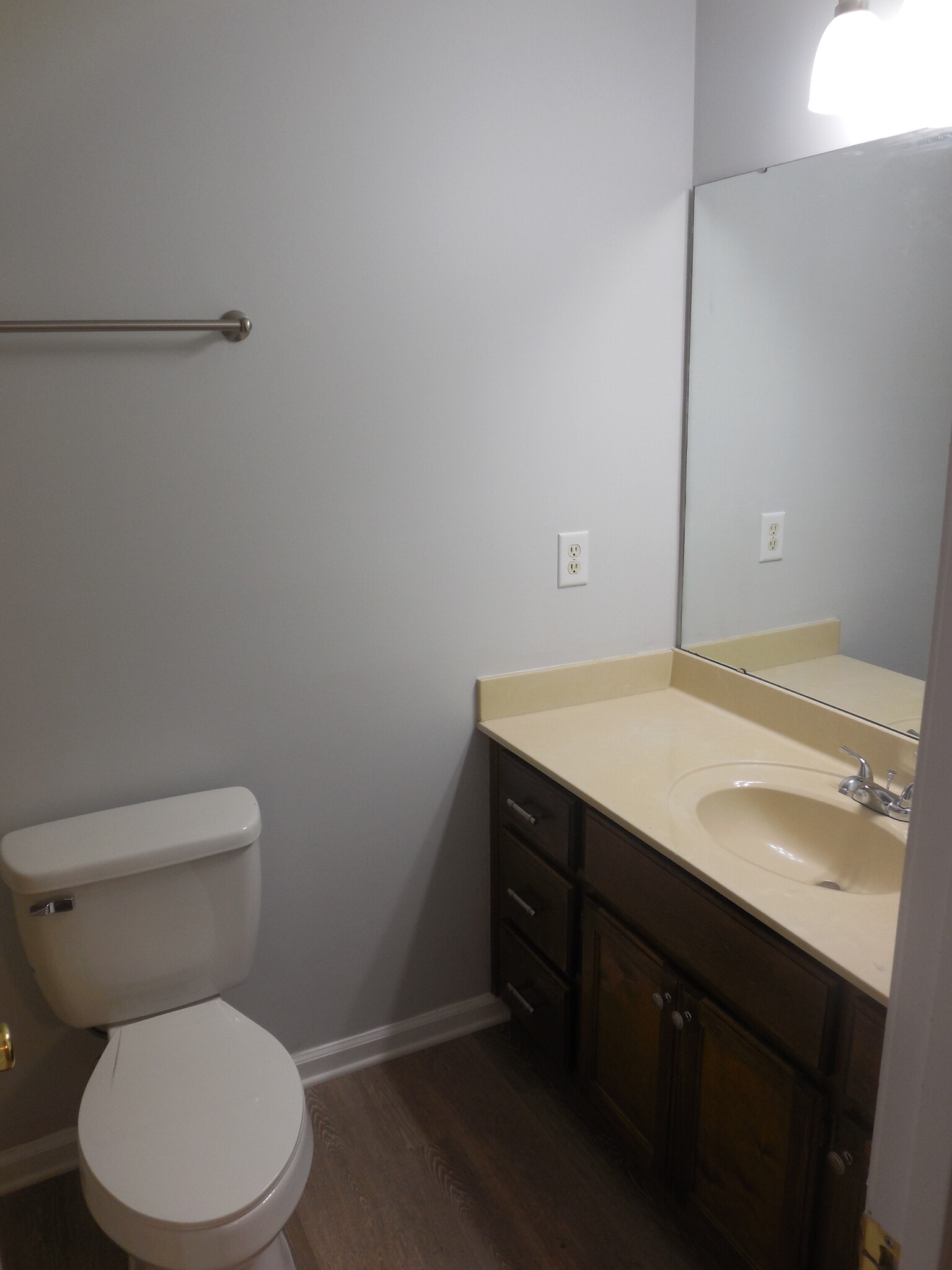 Master bathroom - 305 Chadwyck Cir