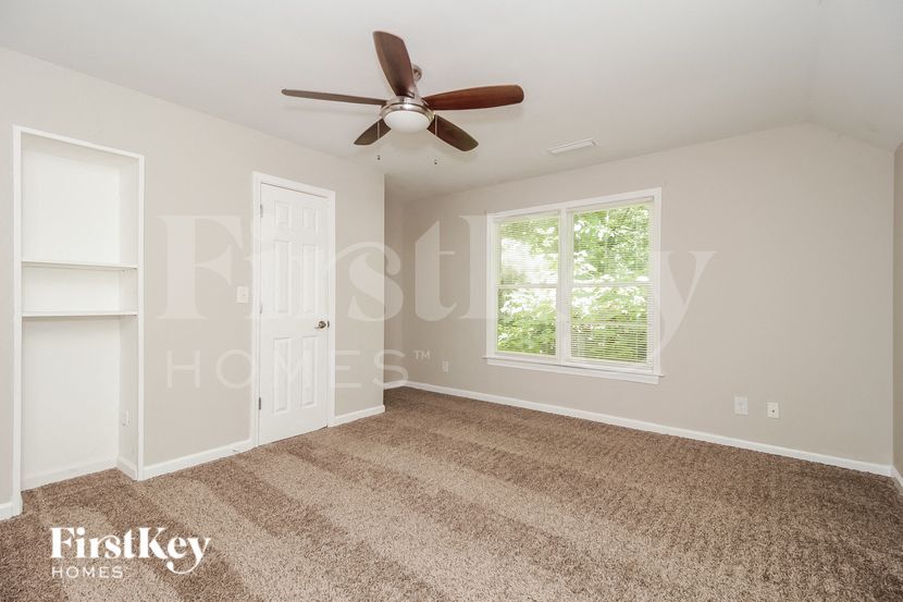 Building Photo - 1985 Castle Royale Dr