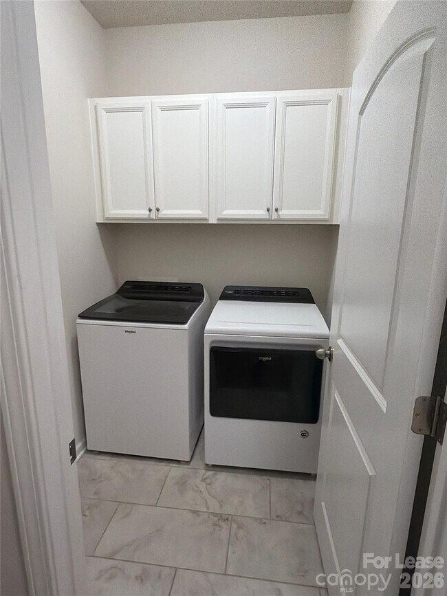 Building Photo - 1008 Fairbrae Ln