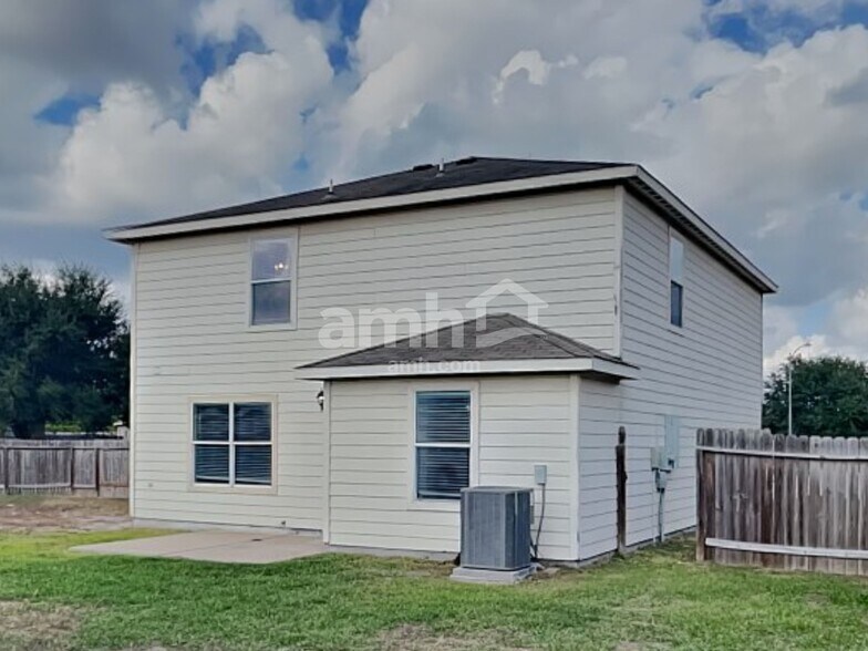 Building Photo - 4345 Medina River Loop