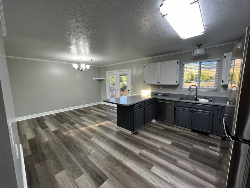 Building Photo - 1442 Willowbrook Dr