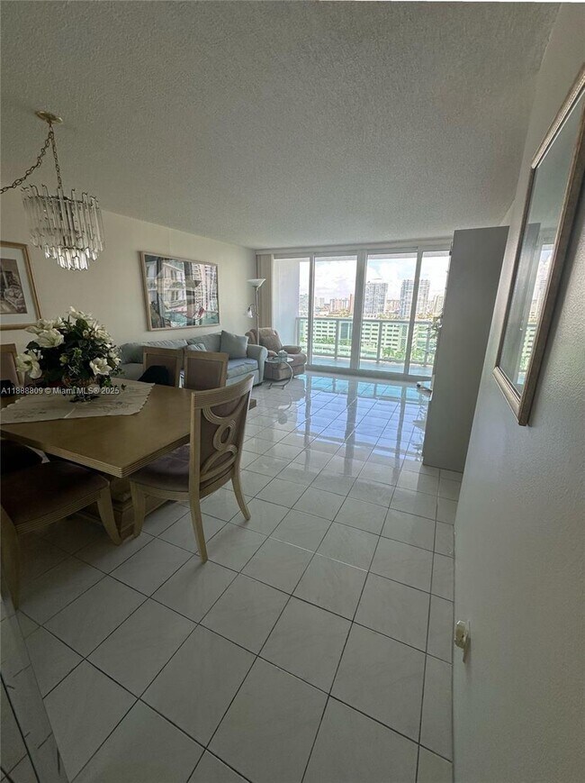 Building Photo - 100 Bayview Dr