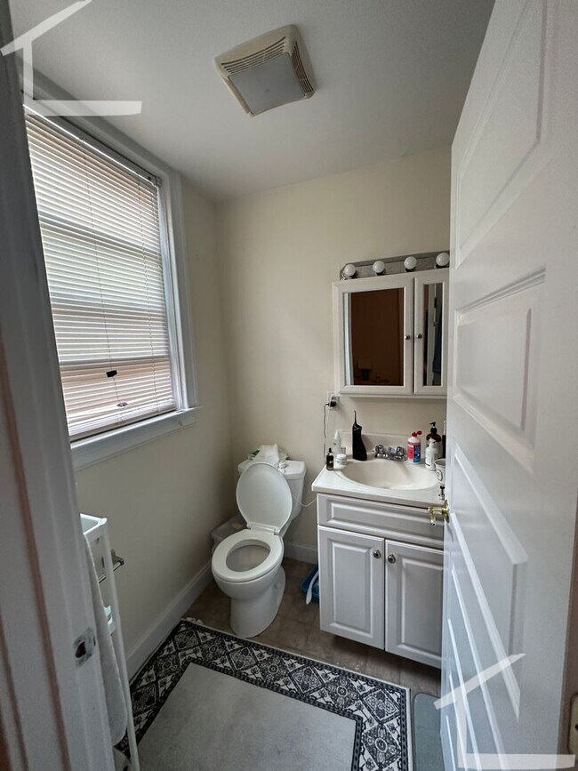 Building Photo - 2 Bedroom Now Available Right in Allston