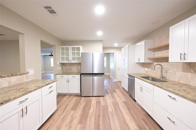 Building Photo - 2106 S Colorado St