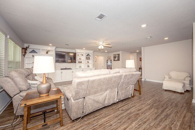 Building Photo - 9125 Bellewood Dr