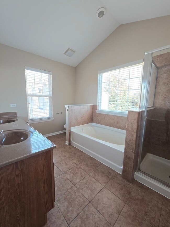Building Photo - 3401 Kentshire Cir