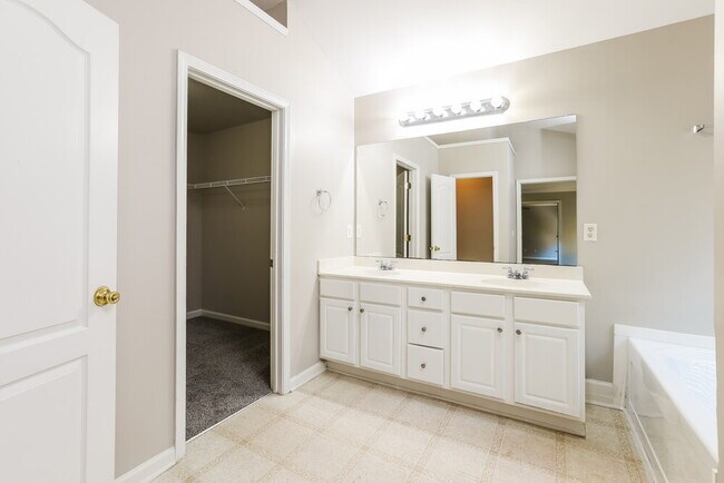 Building Photo - 3302 Southerland Ct