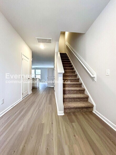 Building Photo - 2104 Willow Gln Dr