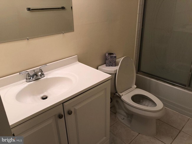 Building Photo - 1007 Yardley Commons