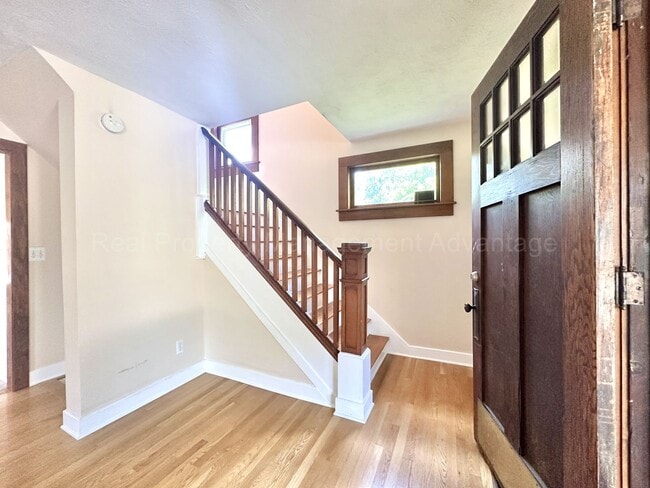 Building Photo - Craftsman Style, Modern Amenities Steps from Main St.