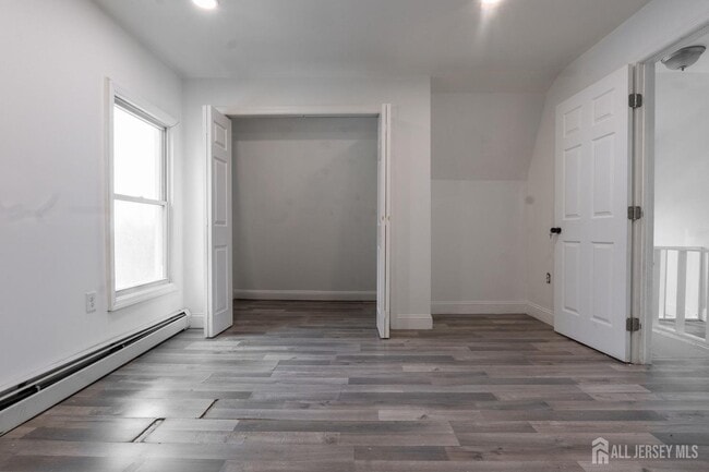 Building Photo - 410 Chadwick Ave