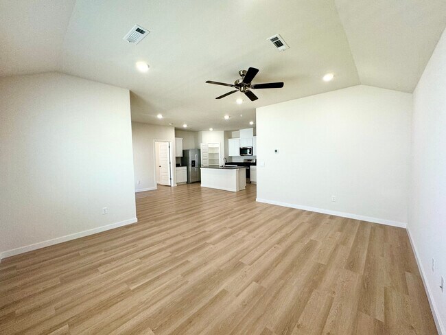 Building Photo - 5382 Selah St