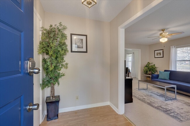 Building Photo - 2210 Wilshire Dr