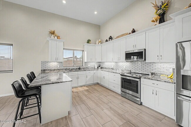 Building Photo - 208 S Montgomery Pl