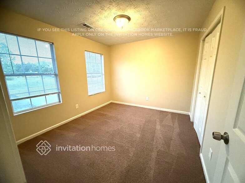 Building Photo - 10 Summer Breeze Ct