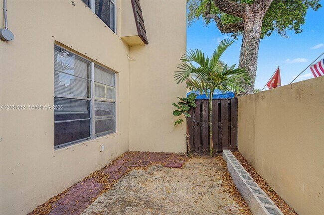 Building Photo - 3764 SW 60th Terrace