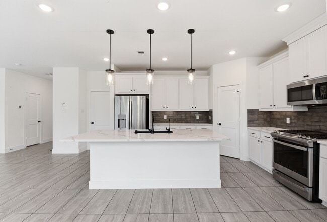 Building Photo - 15155 Colorado Bnd Pk Dr