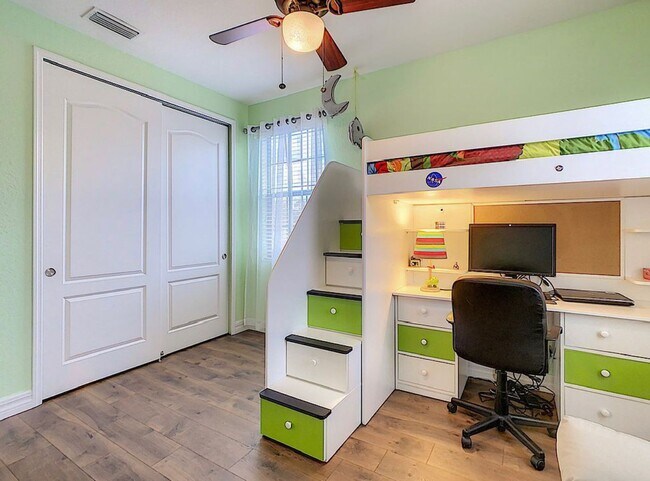 Building Photo - Luxury Living in Woodland Lakes Preserve: Fully-Furnished