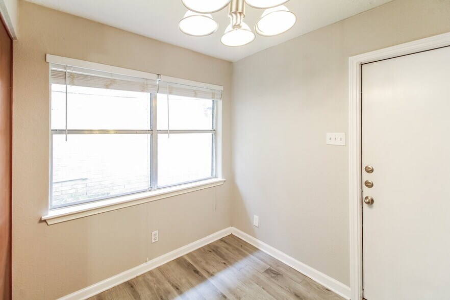 Building Photo - 3206 Teakwood Cir