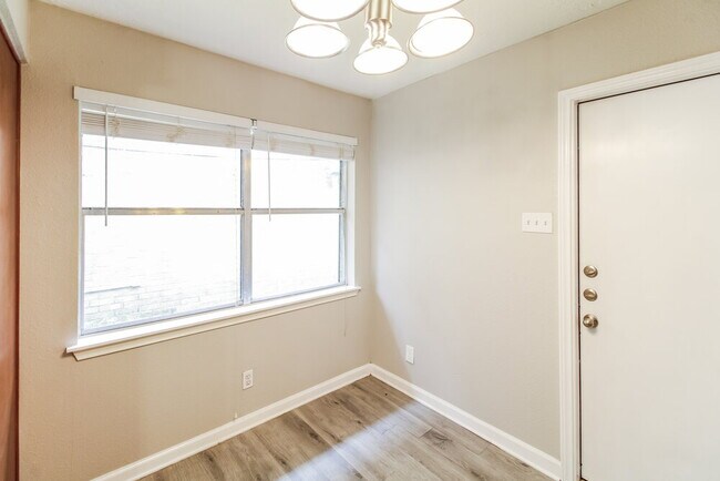 Building Photo - 3206 Teakwood Cir