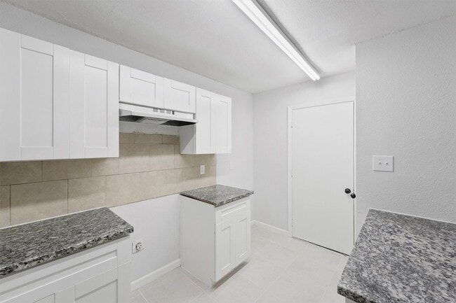 Building Photo - 23311 Pebworth Pl