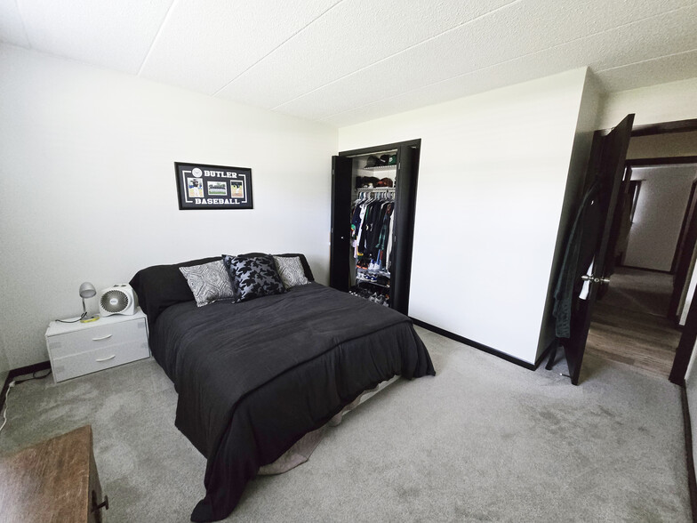 2nd bed - 209 Kimbell Ave