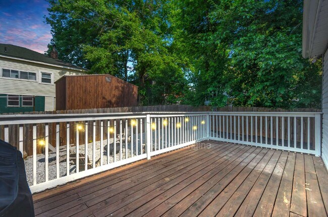 Building Photo - 44 4th Ave