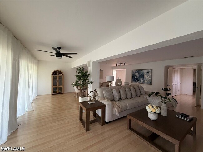 Building Photo - 576 Retreat Dr