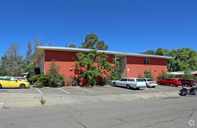 Building Photo - Large One-Bedroom Units Near Nob Hill