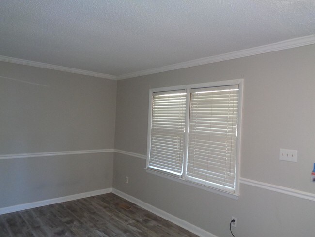 Building Photo - 6658 Vaughn Rd