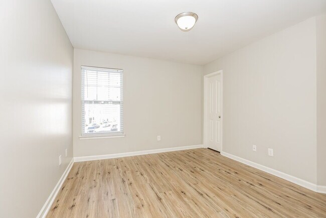 Building Photo - 8051 Logan Dr