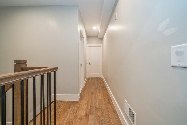 Building Photo - 111 Collard St