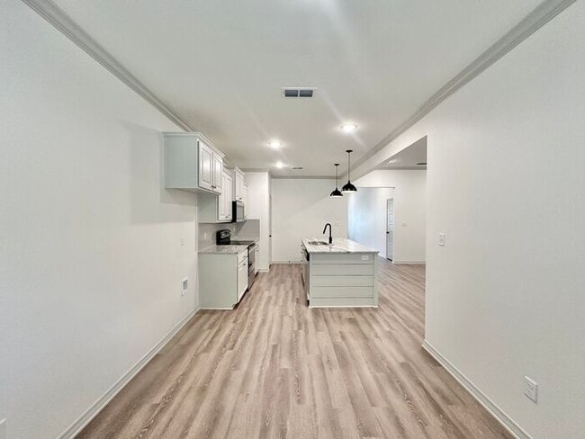Building Photo - TOUR TODAY! 3 Bedroom 2 Bath Home in Tyler!