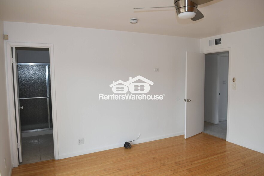 Building Photo - 2111 E Oxford Dr