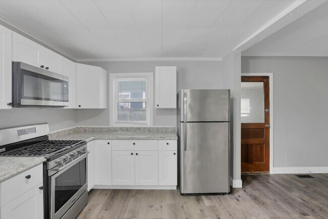 Building Photo - 341 E Markison Ave