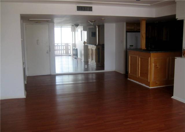 Building Photo - 2016 Main St