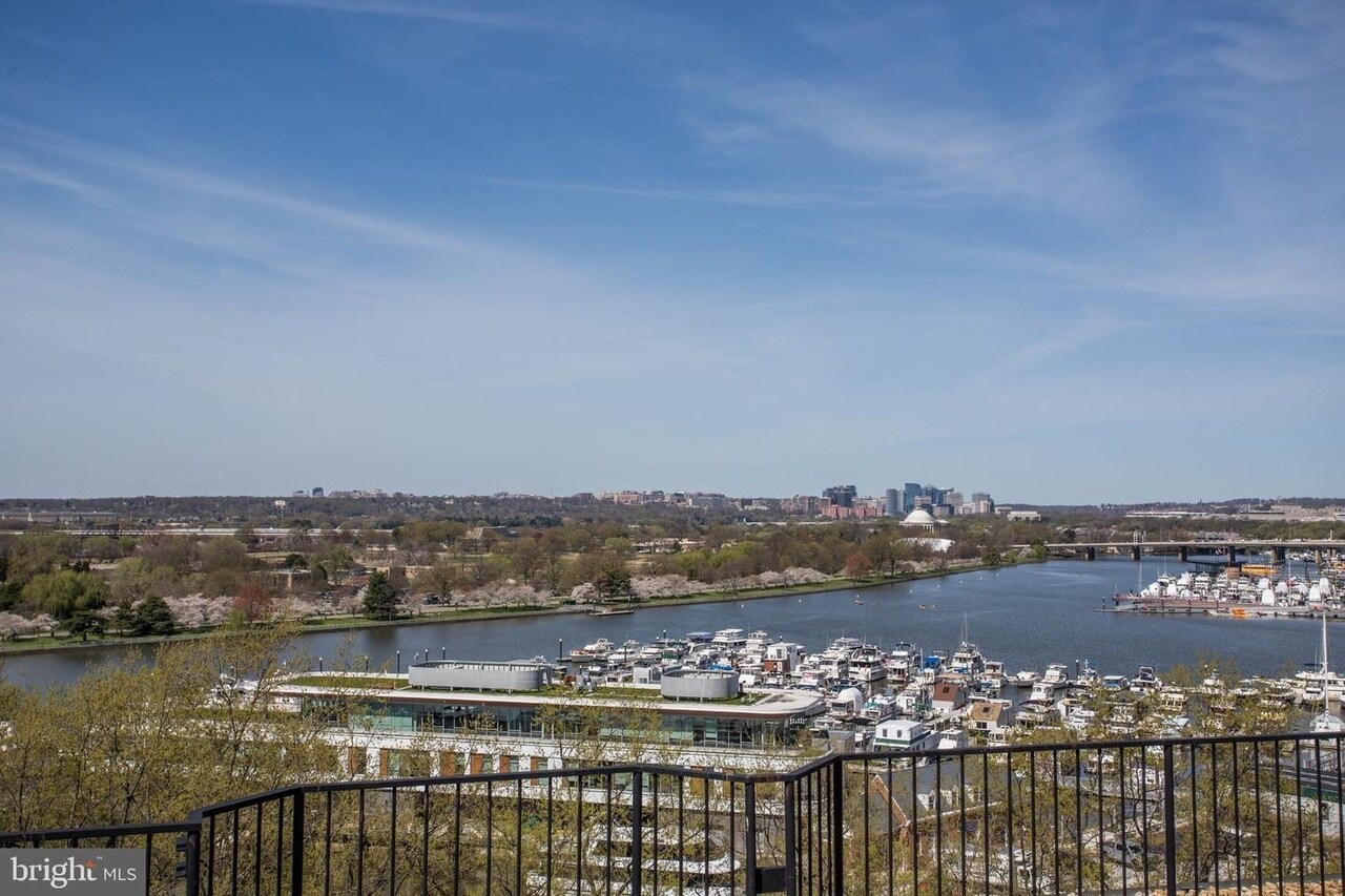 Building Photo - 560 N Street SW