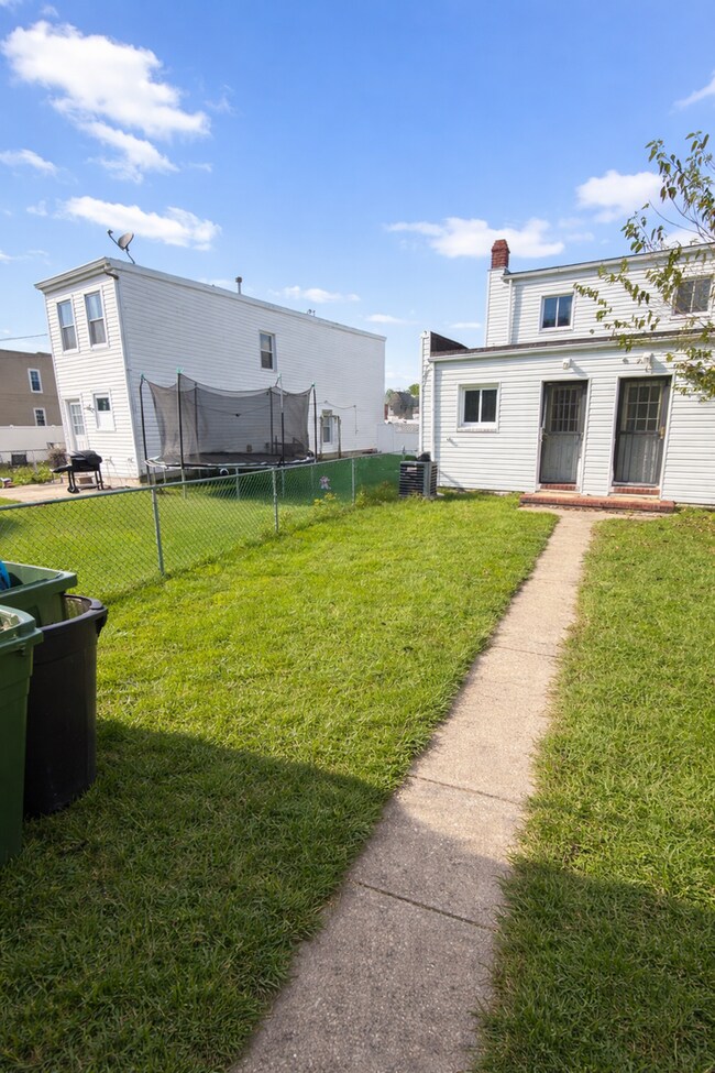 Building Photo - Charming 2BR Home with Rear Deck & Washer/Dryer in Dundalk